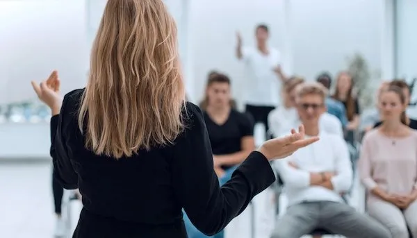 Comment organiser l'accueil des nouveaux collaborateurs pour améliorer la gestion des risques ?